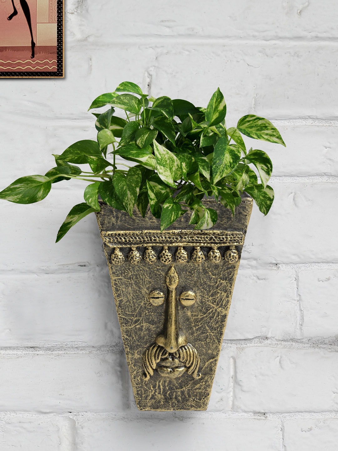 

Stylespace by Isha Gold-Toned & Black Textured Face-Shaped Fiber Wall Planter