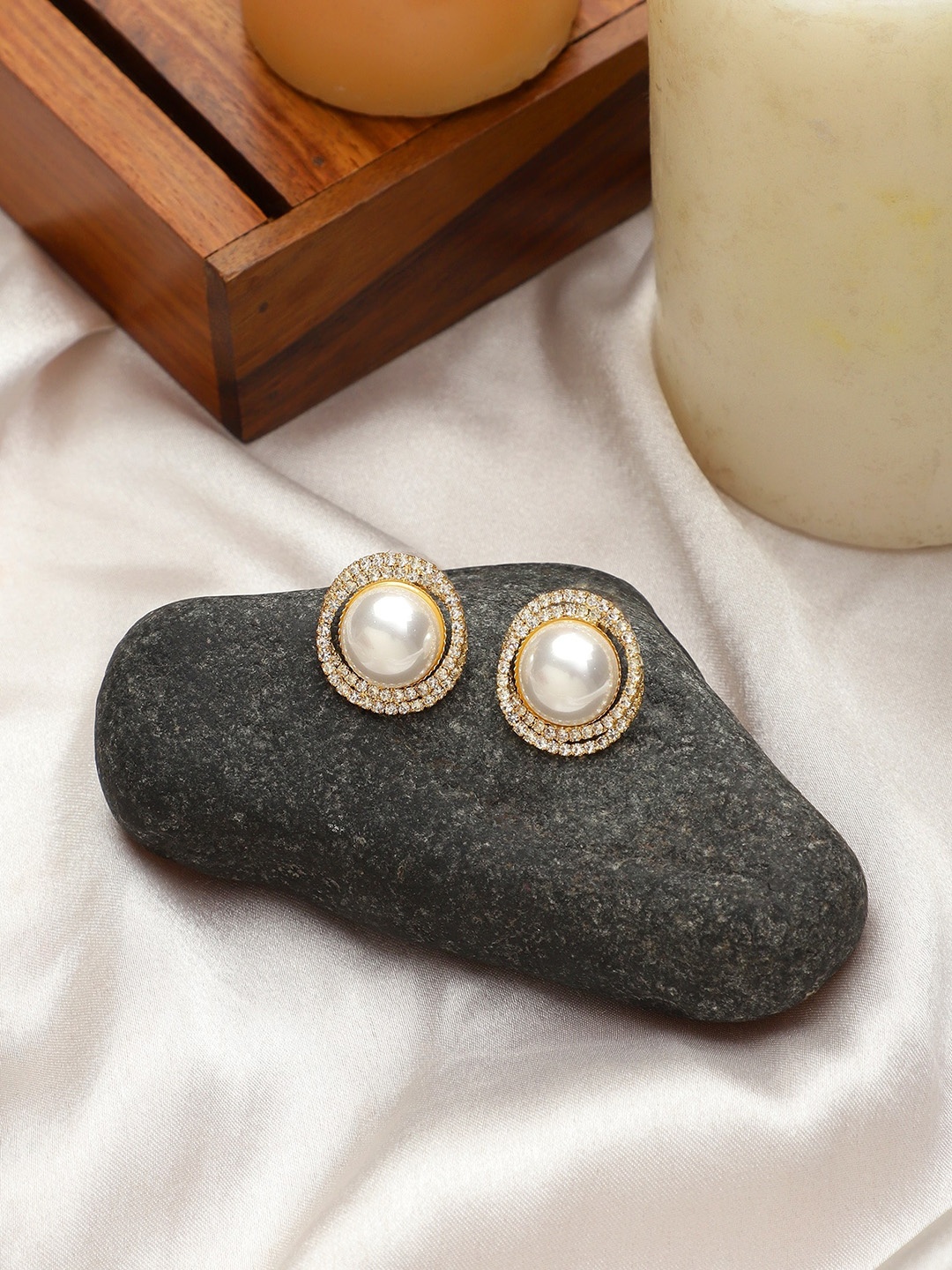 

Mali Fionna Gold-Plated Contemporary Studs Earrings