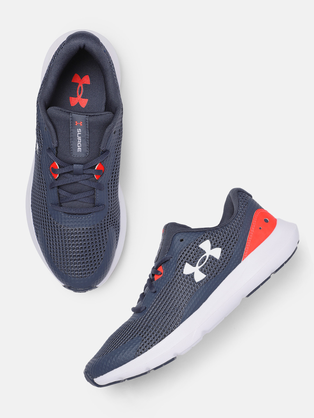 

UNDER ARMOUR Men Textured Surge 3 Running Shoes, Grey
