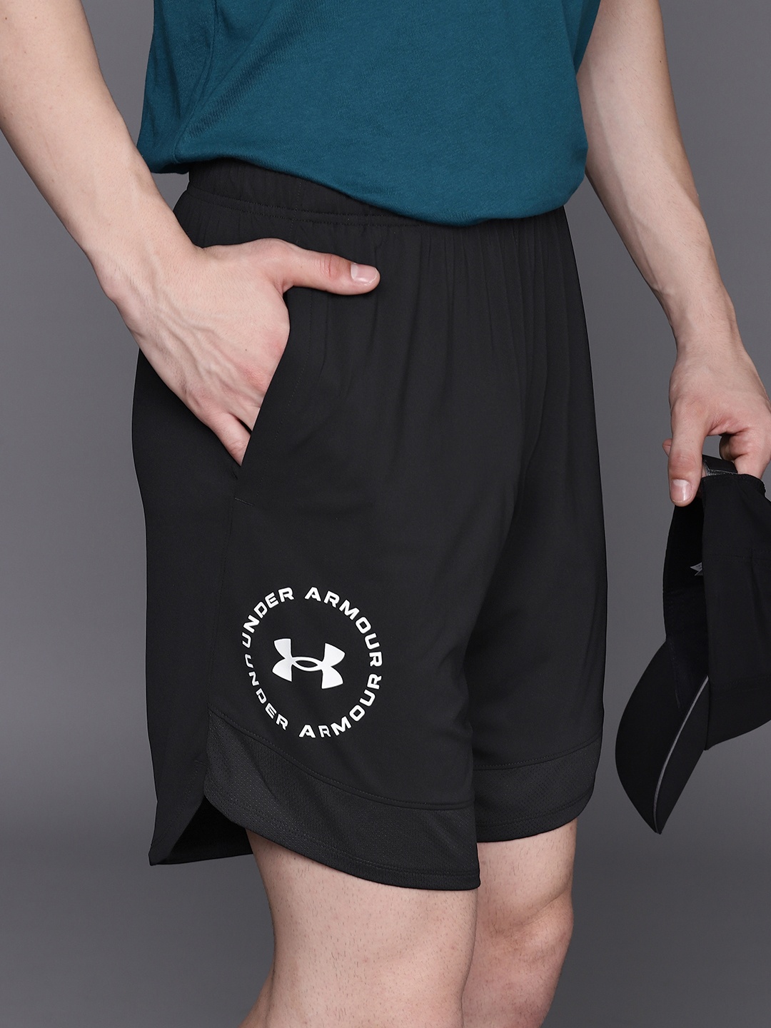 

UNDER ARMOUR Loose Fit Low-Rise Anti-Odor Training Shorts, Black