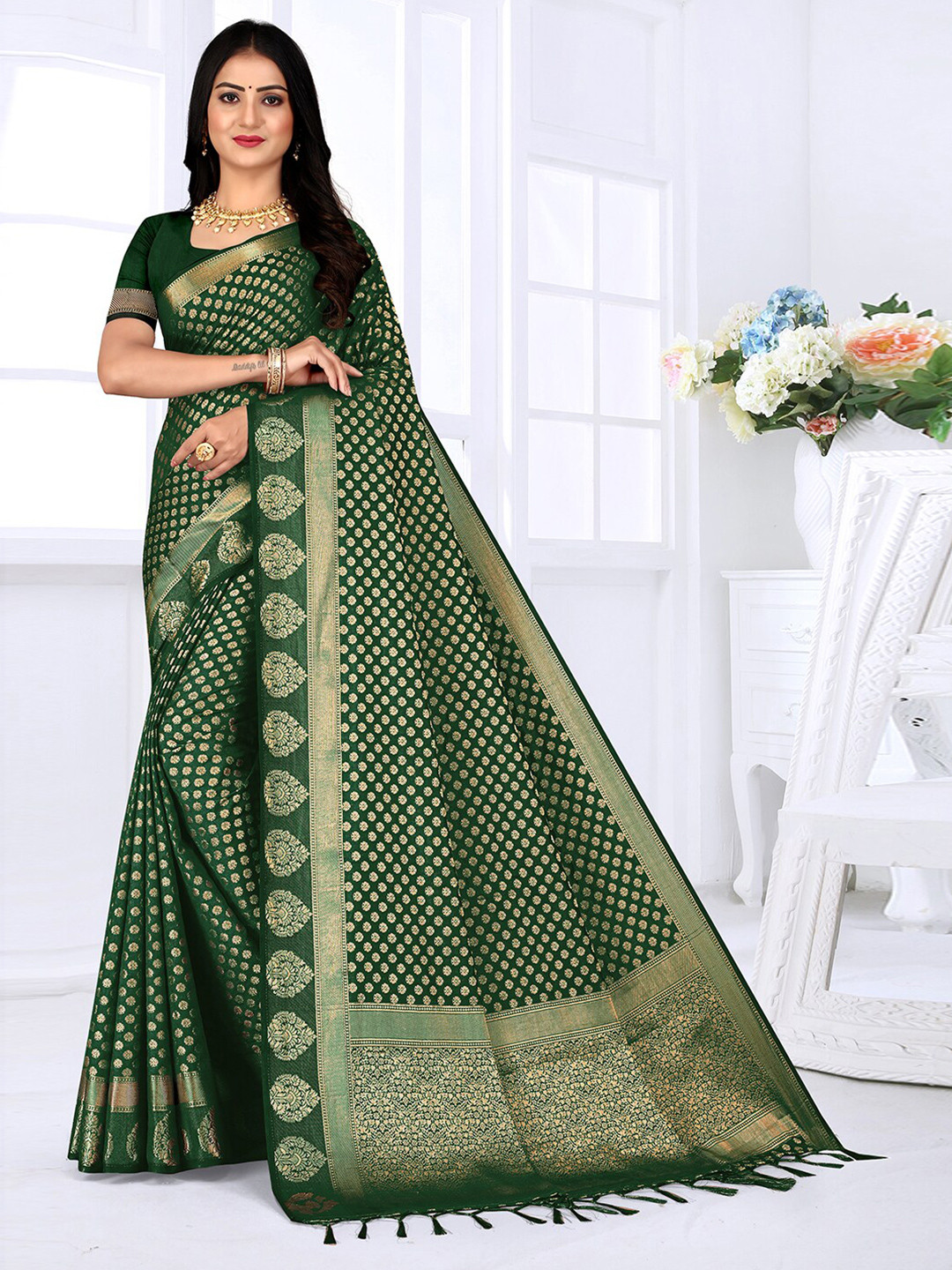 

Pisara Ethnic Motif Woven Design Zari Silk Cotton Banarasi Saree, Green
