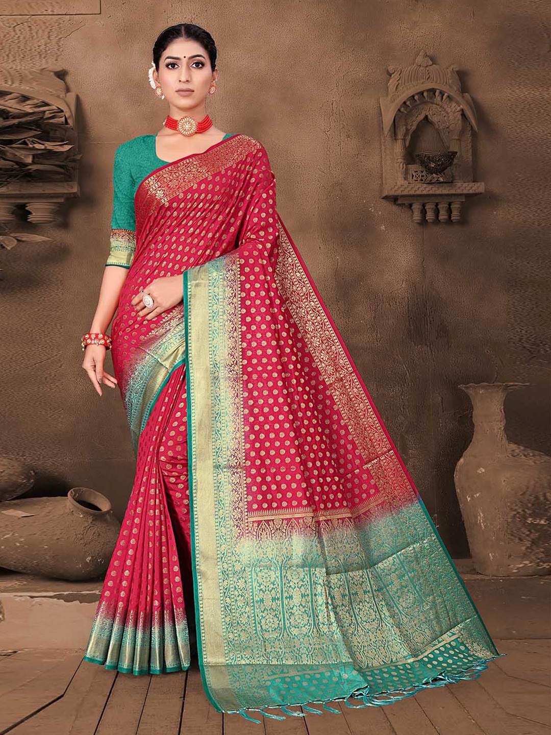 

Pisara Ethnic Motif Zari Silk Cotton Banarasi Saree, Red