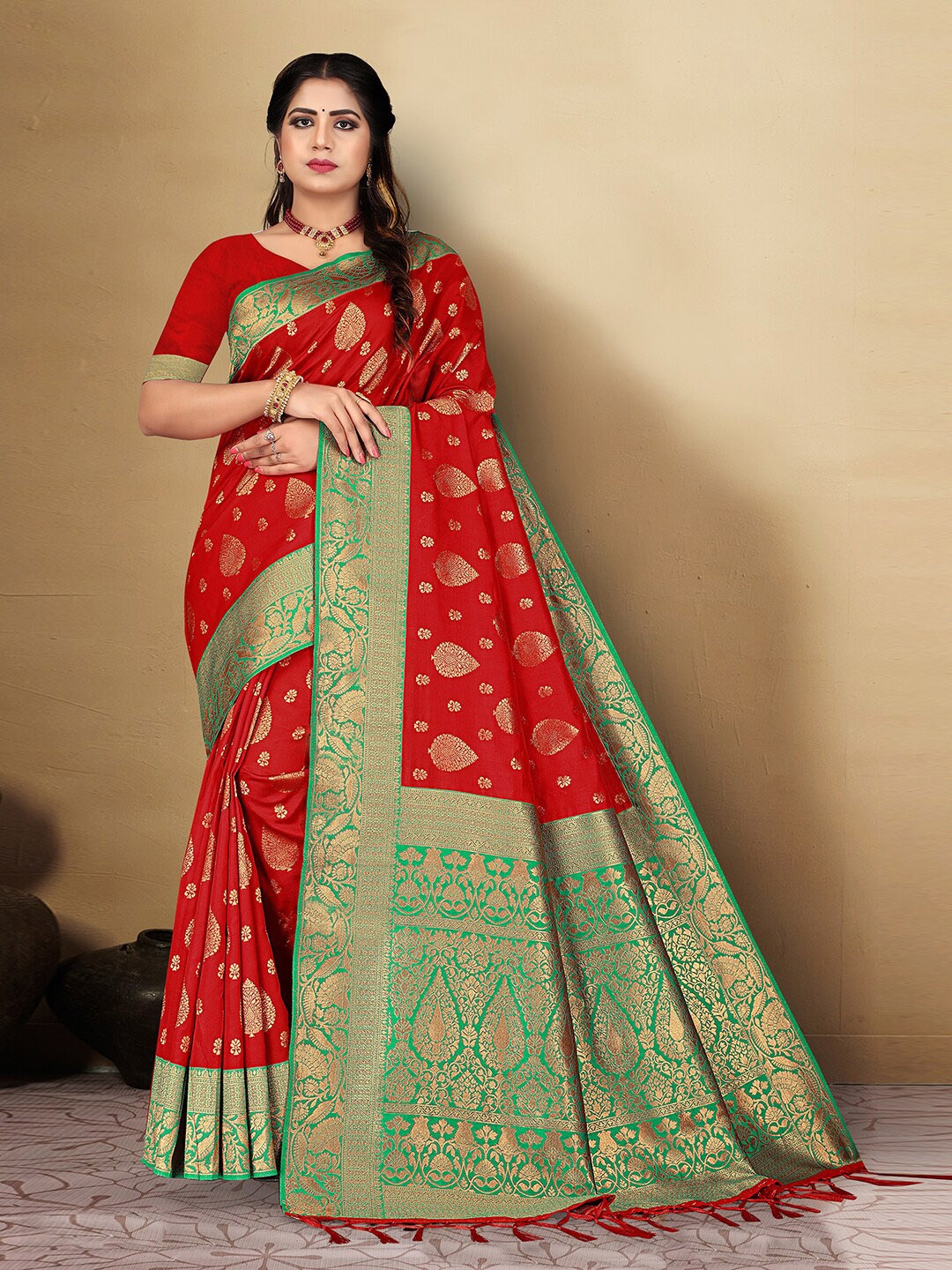 

Pisara Ethnic Motifs Woven Design Zari Silk Cotton Banarasi Saree, Red