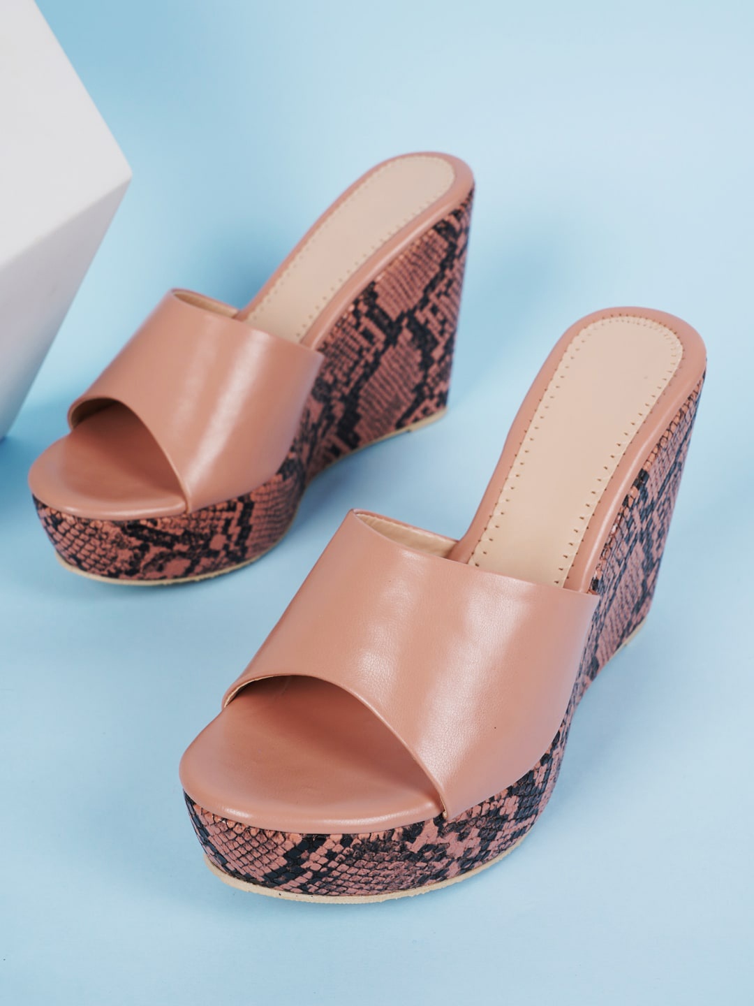 

SAPATOS Animal Printed Wedge Heels, Peach