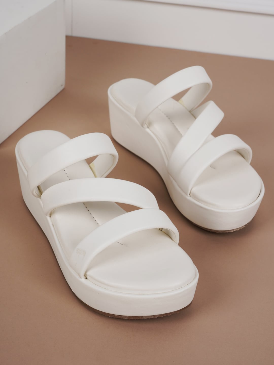 

SAPATOS Strappy Wedge Heels, White