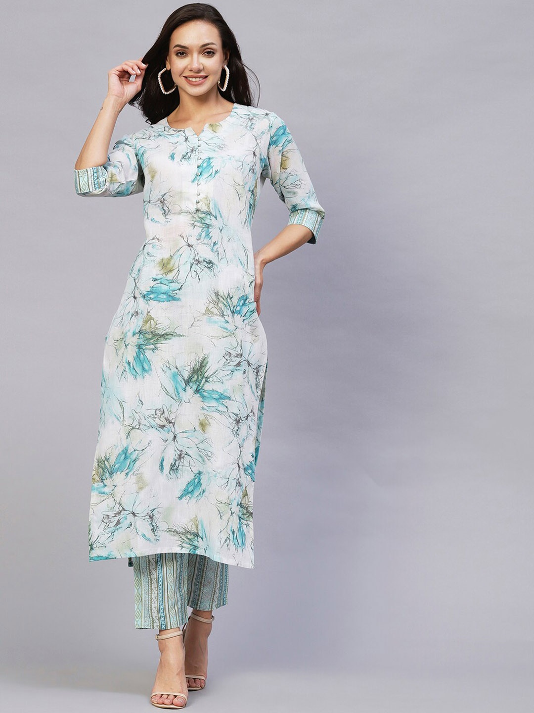 

KALINI Floral Printed Regular Kurta With Trousers, Blue