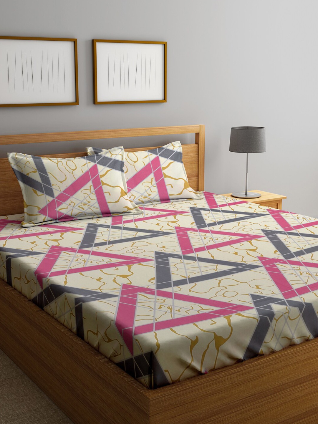 

KLOTTHE Beige & Pink Geometric 300 TC King Bedsheet with 2 Pillow Covers