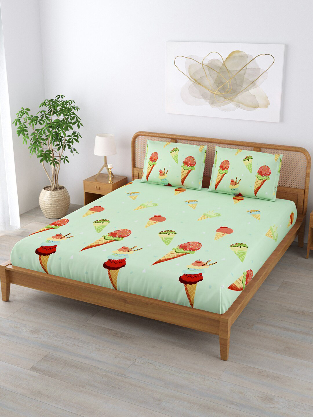 

Clasiko Green & Red Graphic 220 TC Cotton Fitted King Bedsheet With 2 Pillow Covers