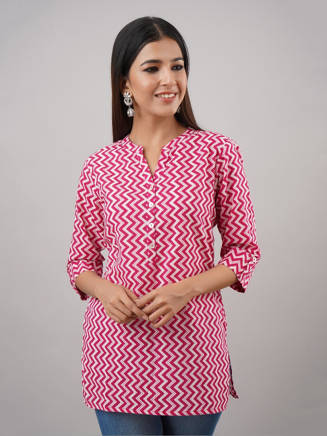 

HERE&NOW Pink Mandarin Collar Chevron Printed Short Kurti