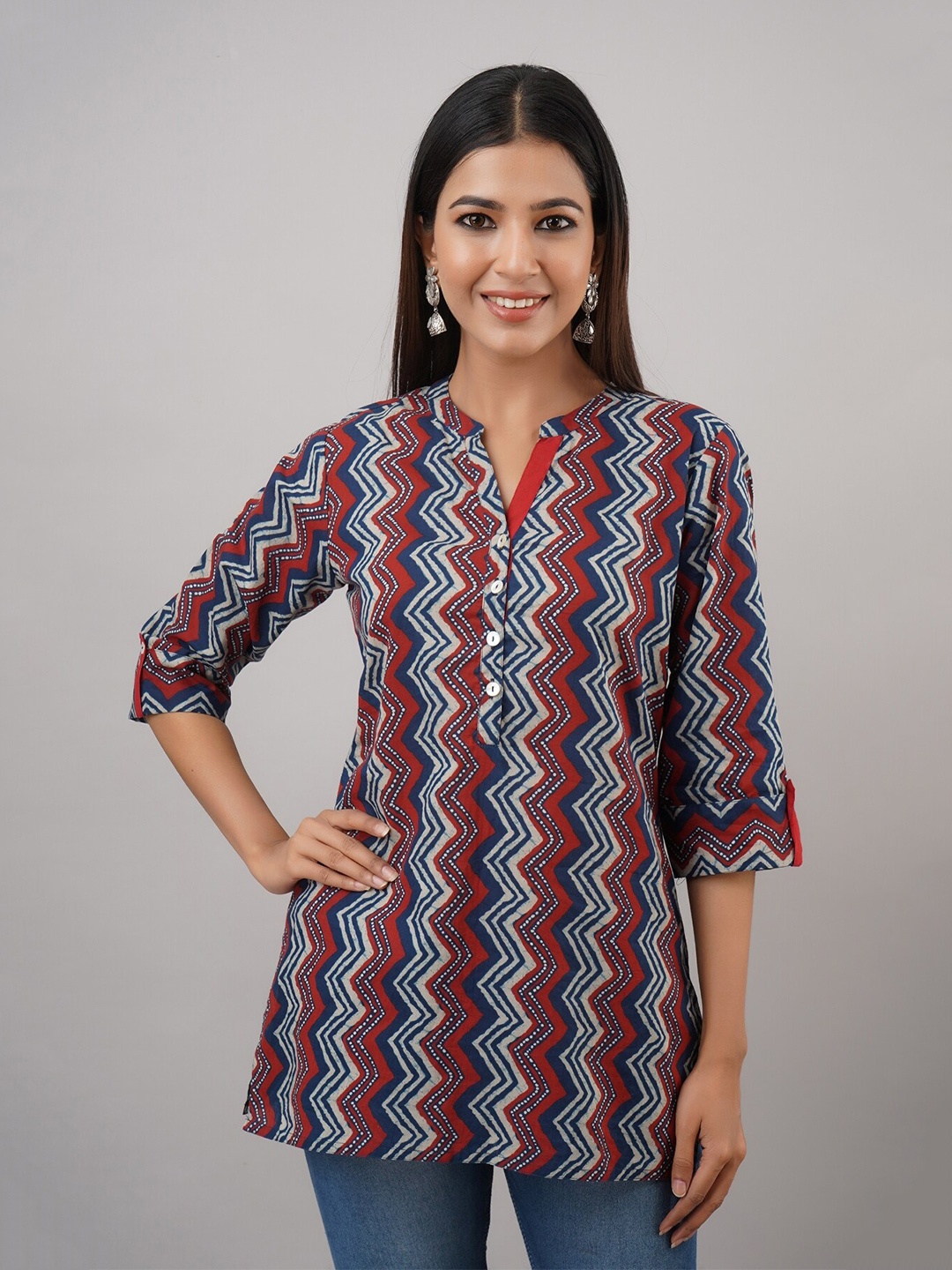 

HERE&NOW Blue Mandarin Collar Chevron Printed Short Kurti