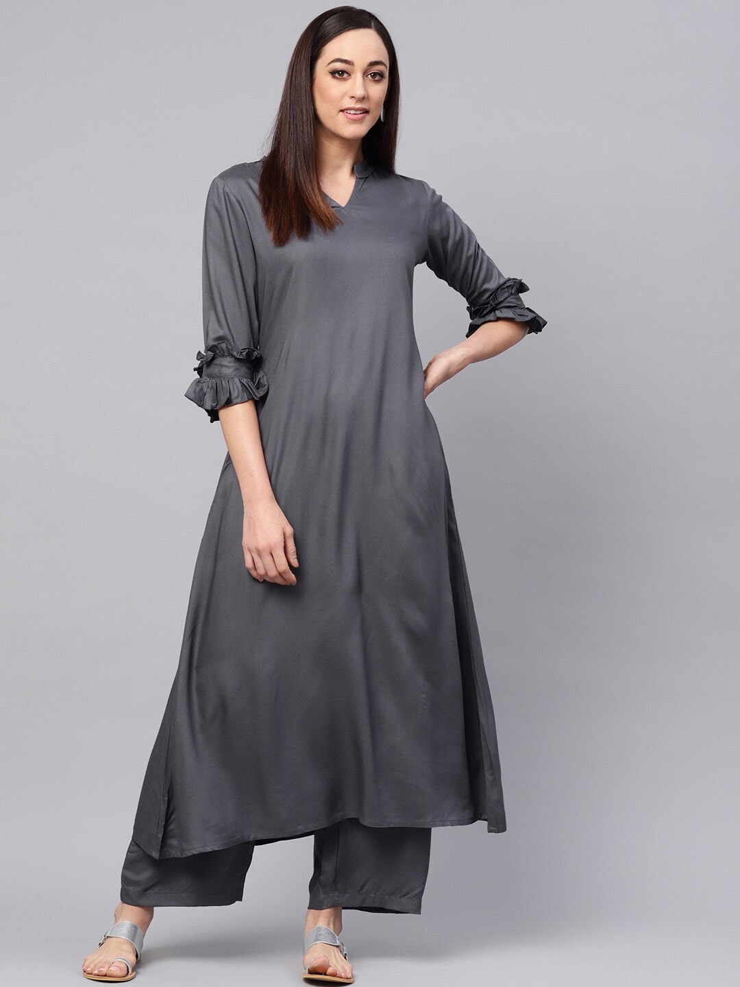 

Idalia Mandarin Collar Pleated A-line Kurta with Trousers, Grey