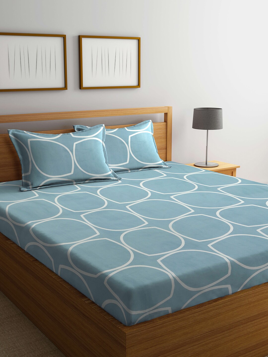 

KLOTTHE Blue & White Geometric Printed 300 TC King Bedsheet With 2 Pillow Covers