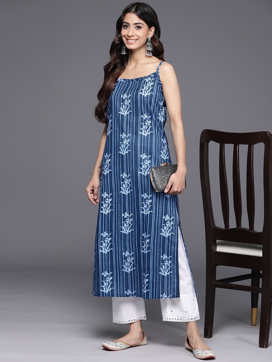 

Varanga Women Blue & White Floral Printed Indigo Kurta