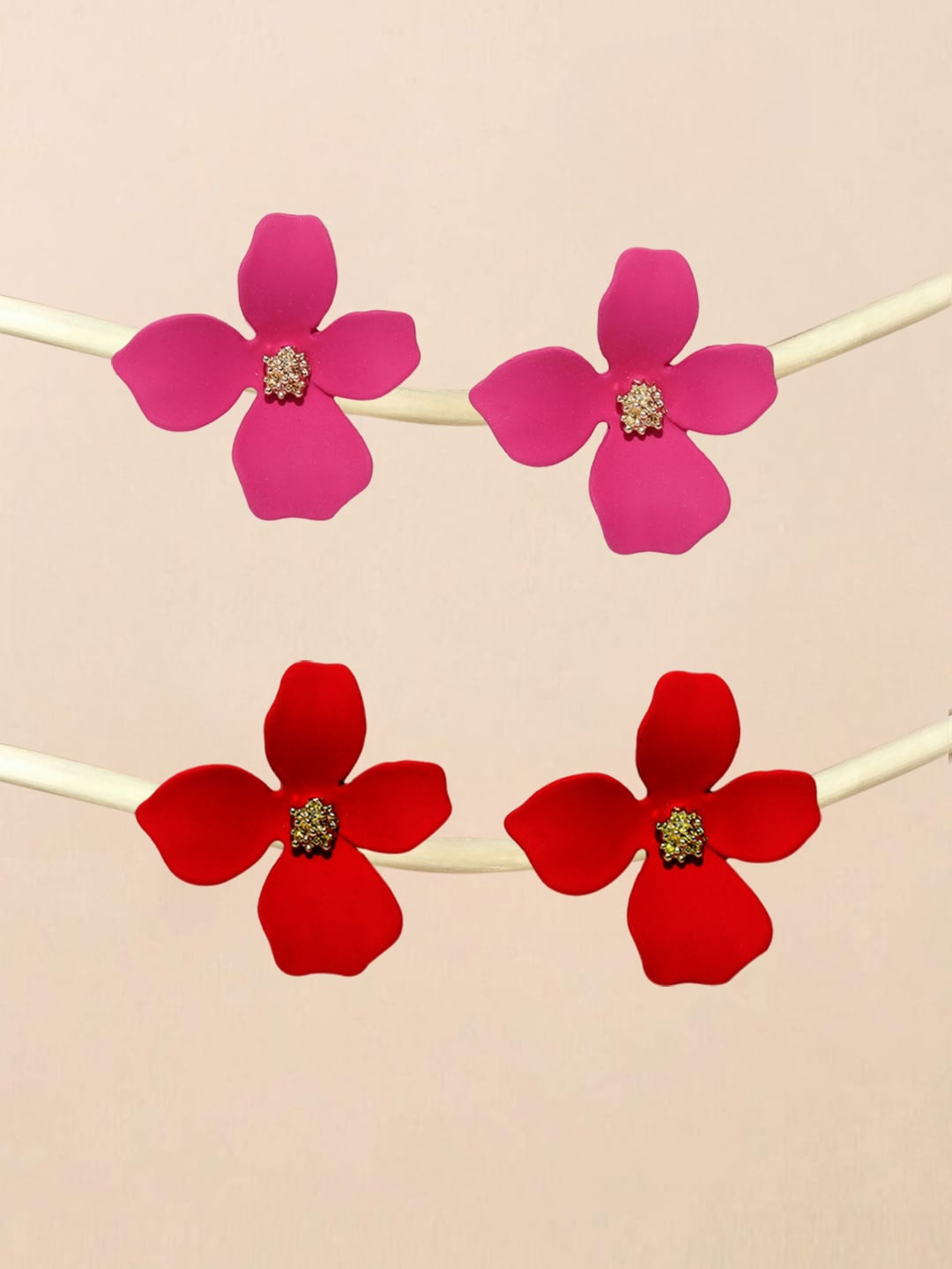 

OOMPH Set Of 2 Floral Studs Earrings, Gold