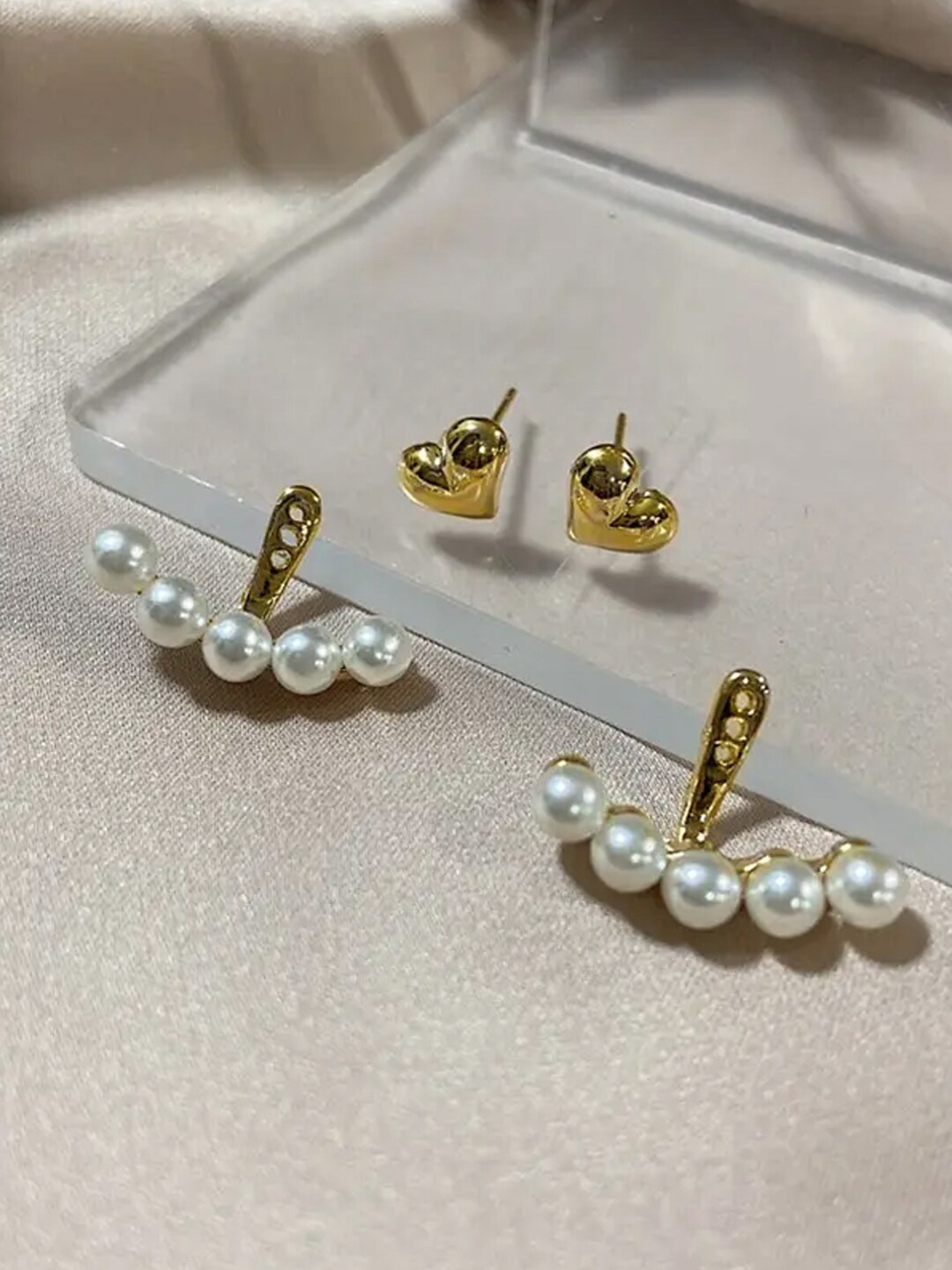 

OOMPH Heart Shaped Studs Earrings, Gold