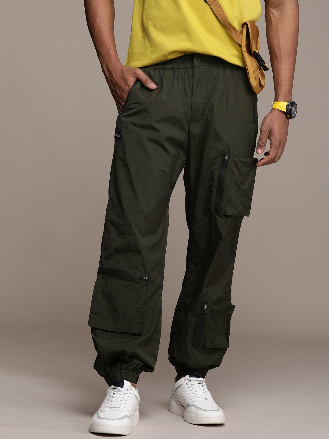 

FCUK Men Solid Mid-Rise Regular Cargo Joggers, Olive