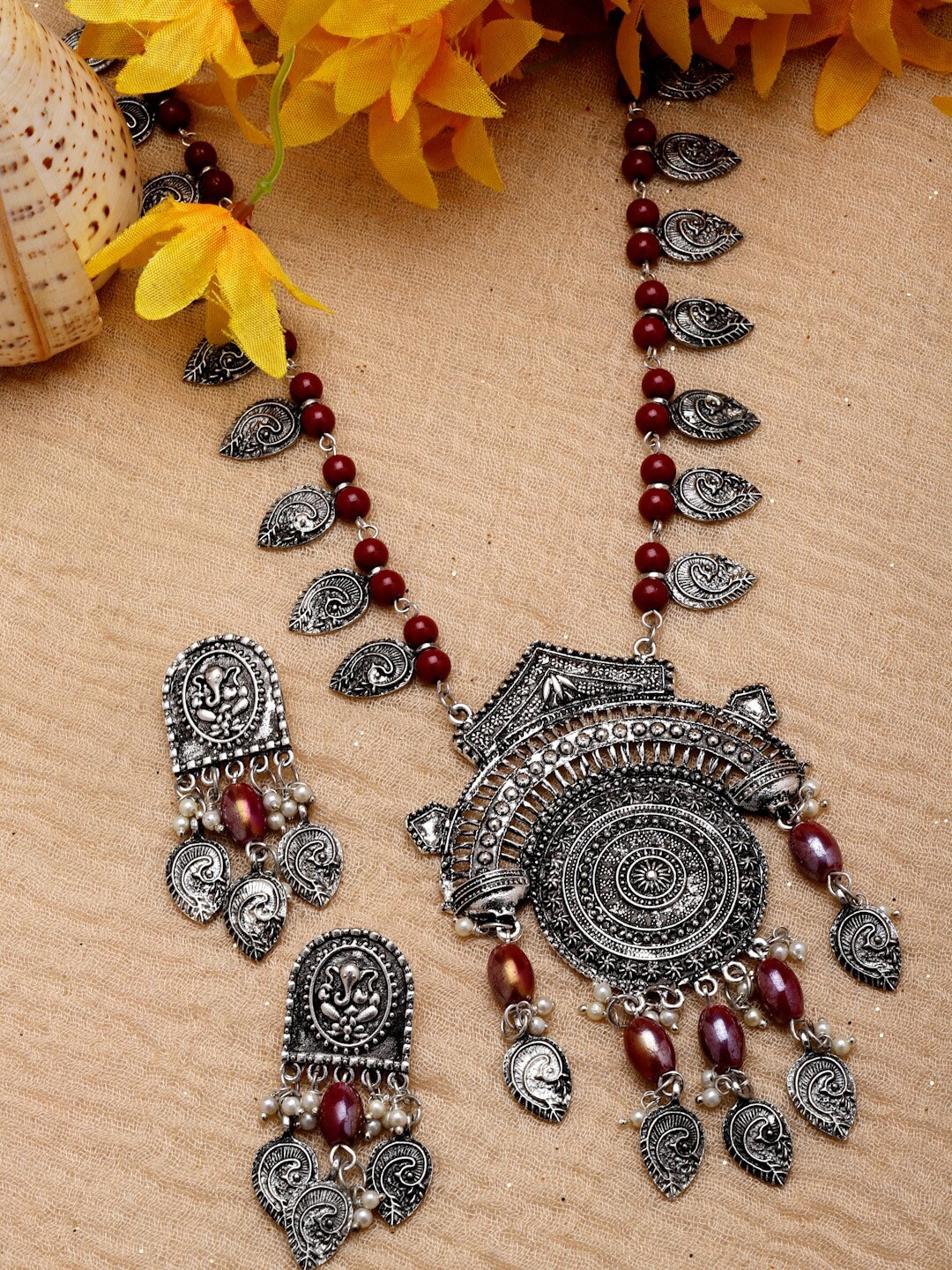 

Moedbuille Silver-Plated Oxidised Pearls Studded Jewellery Set