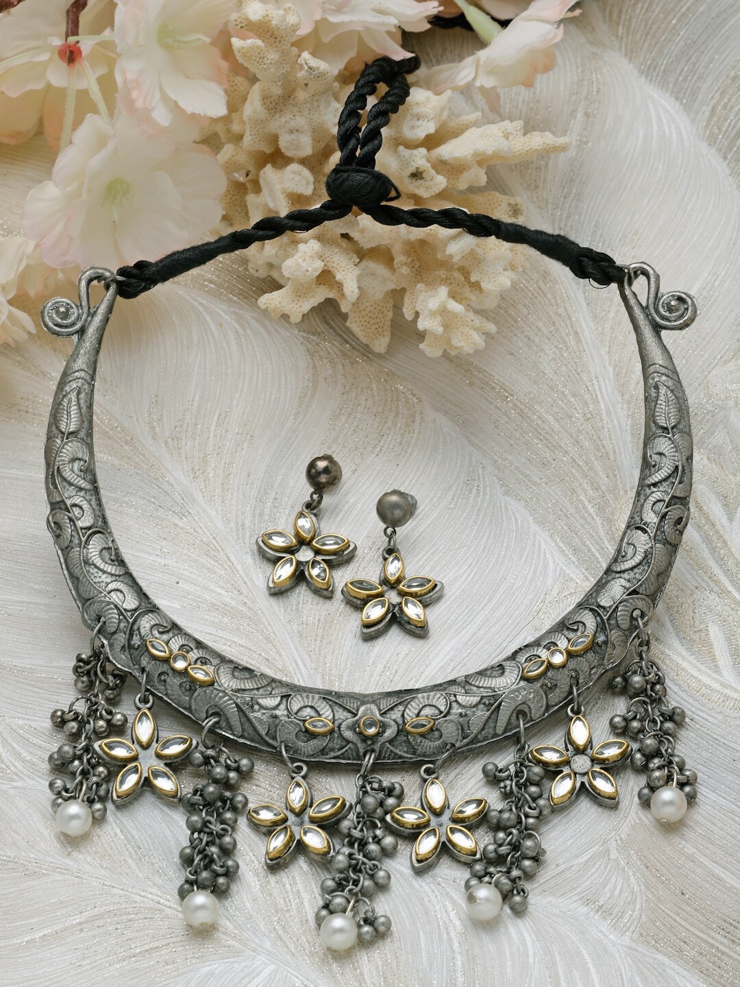 

Moedbuille Silver-Plated Kundan-Studded Antique Jewellery Set