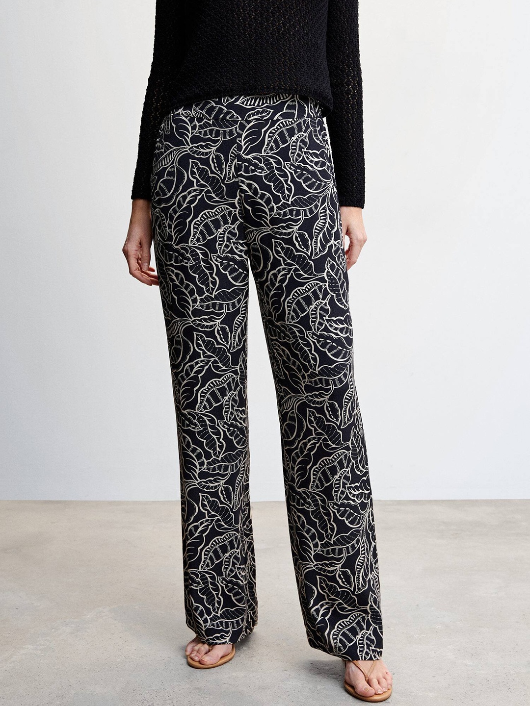 

MANGO Women Ethnic Motifs Printed Trousers, Black
