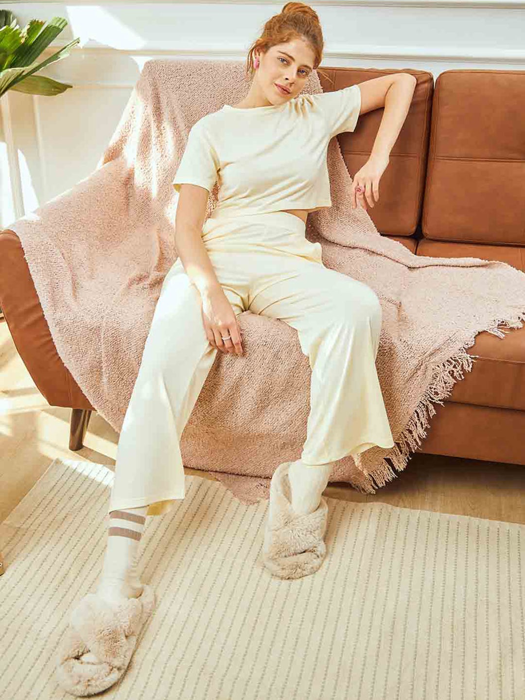 

NOBERO T-shirt With Pyjamas Night Suit, Cream
