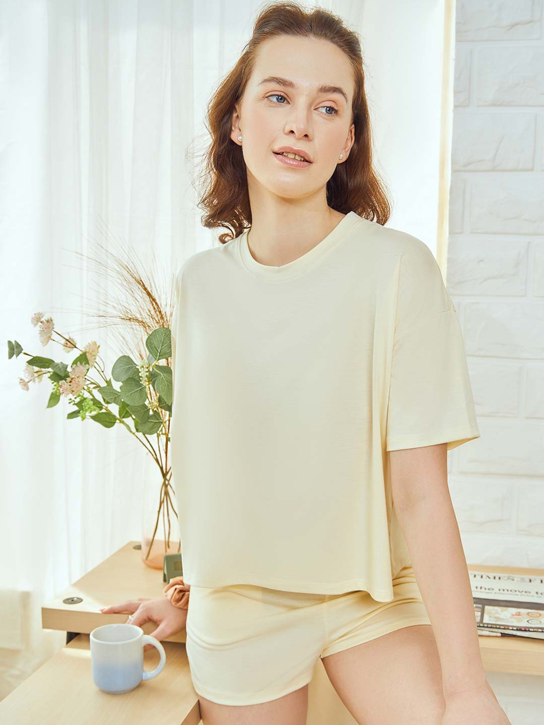 

NOBERO Women Solid Shorts Set, Cream