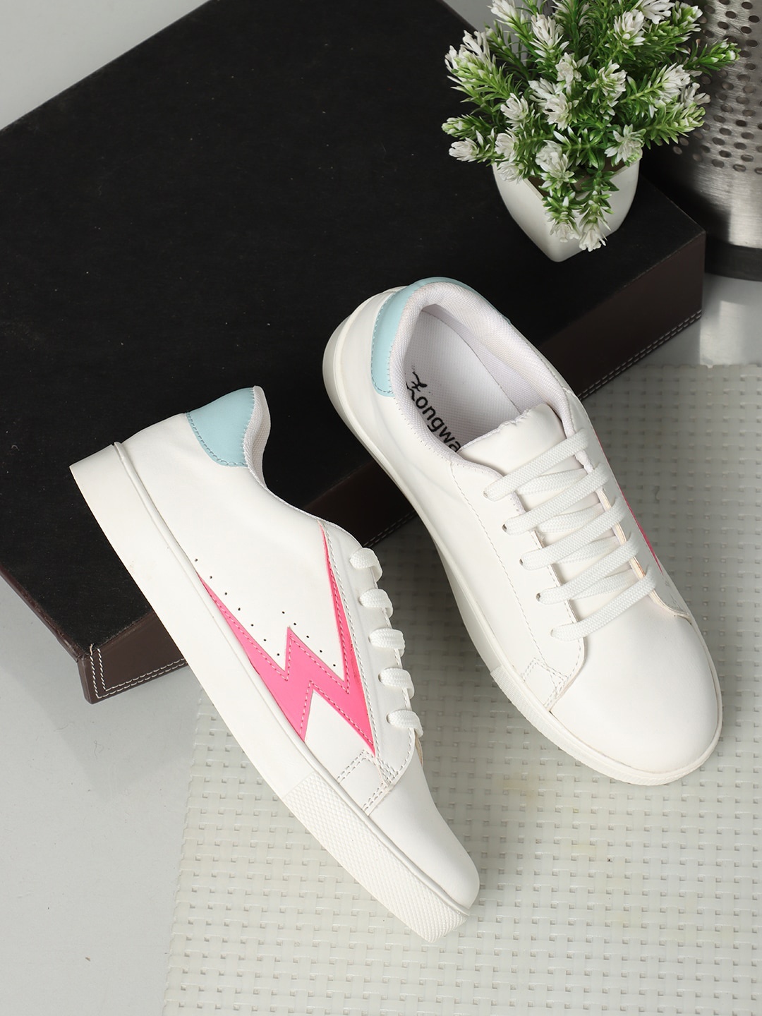 

Longwalk Women Colourblocked Sneakers, White