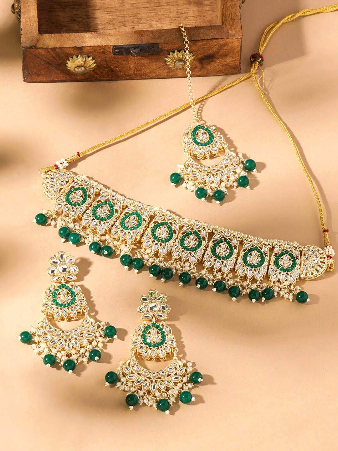 

Yellow Chimes Gold-Plated Kundan-Studded & Beaded Jewellery Set