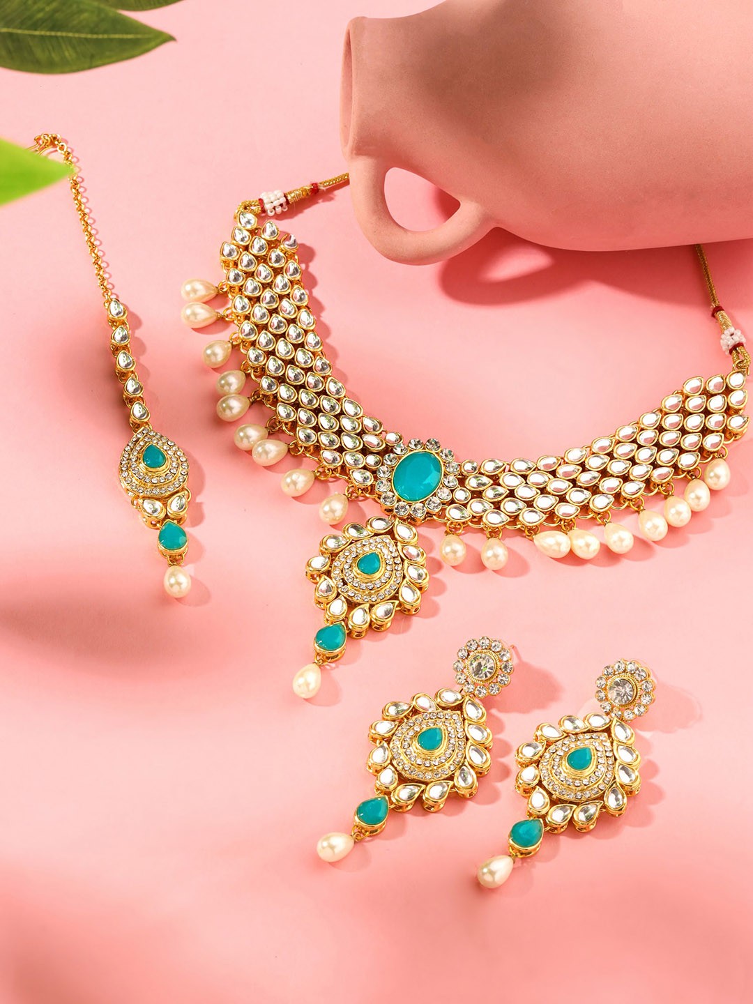

Yellow Chimes Gold-Plated Kundan-Studded & Beaded Jewellery Set With Maangtika