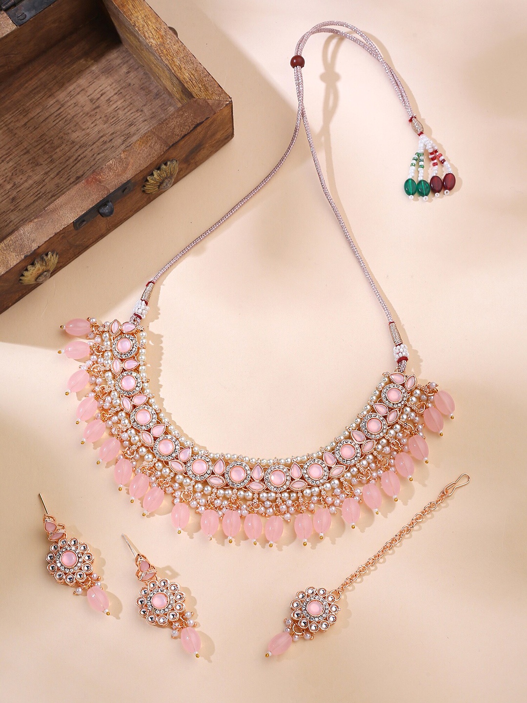 

Yellow Chimes Gold-Plated Kundan-Studded & Beaded Jewellery Set With Maangtika