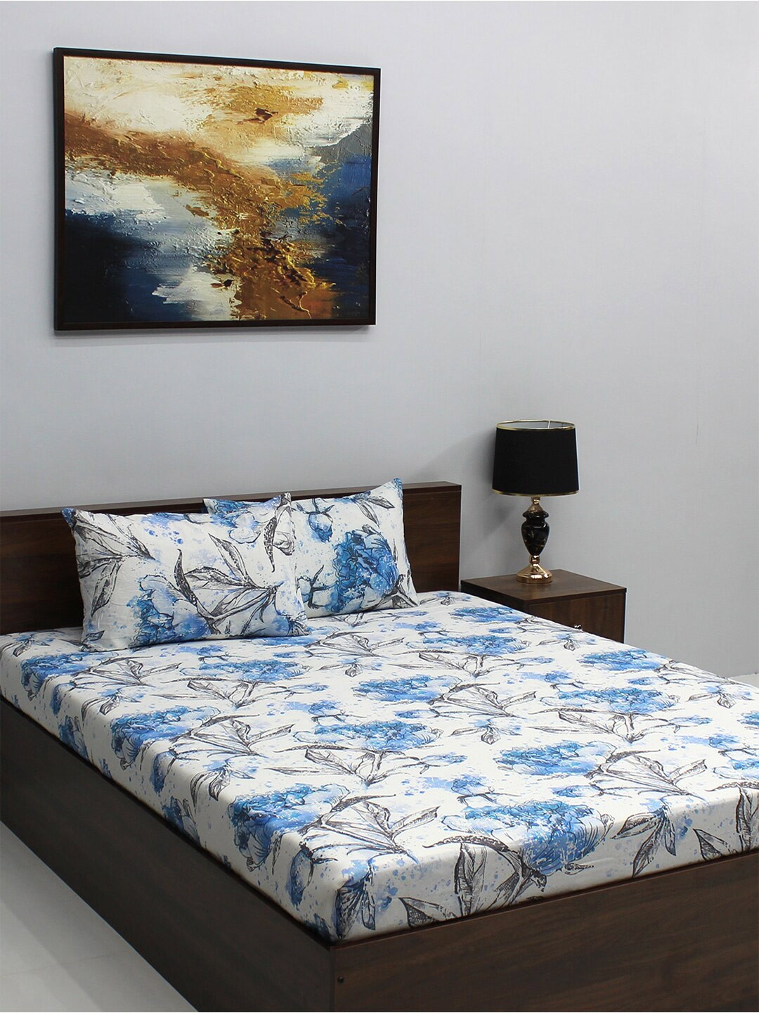 

BOMBAY DYEING Marigold White & Blue Floral 100 TC Cotton King Bedsheet & 2 Pillow Covers