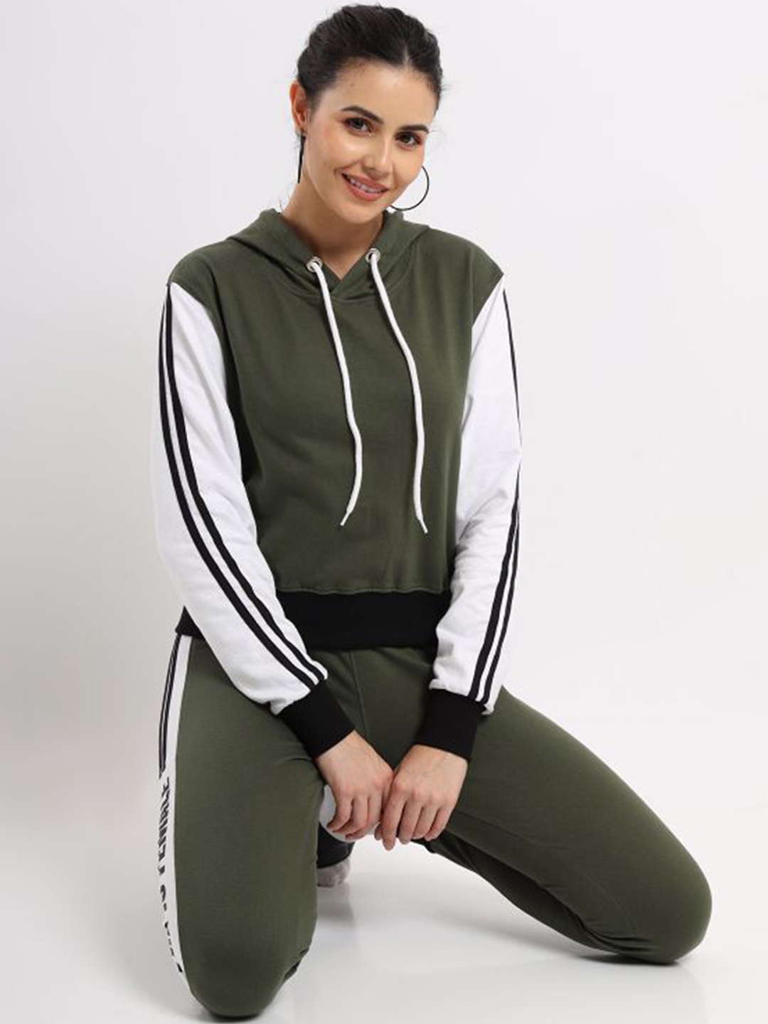 

NOBERO Colourblocked Sweatshirt With Joggers Co-Ords Set, Olive