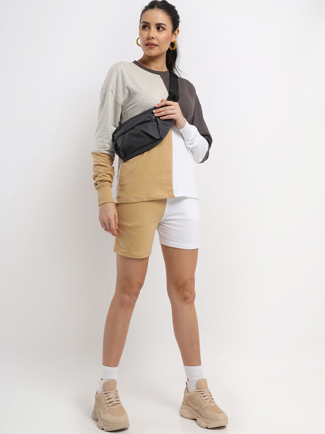 

NOBERO Women Colourblocked Sweatshirt With Shorts Co-Ords, Cream