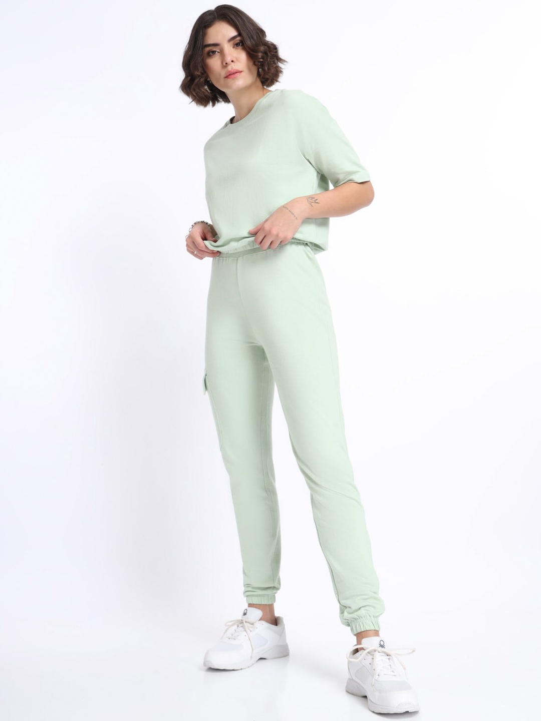 

NOBERO Drop-Shoulder Crop T-shirt With Joggers, Green