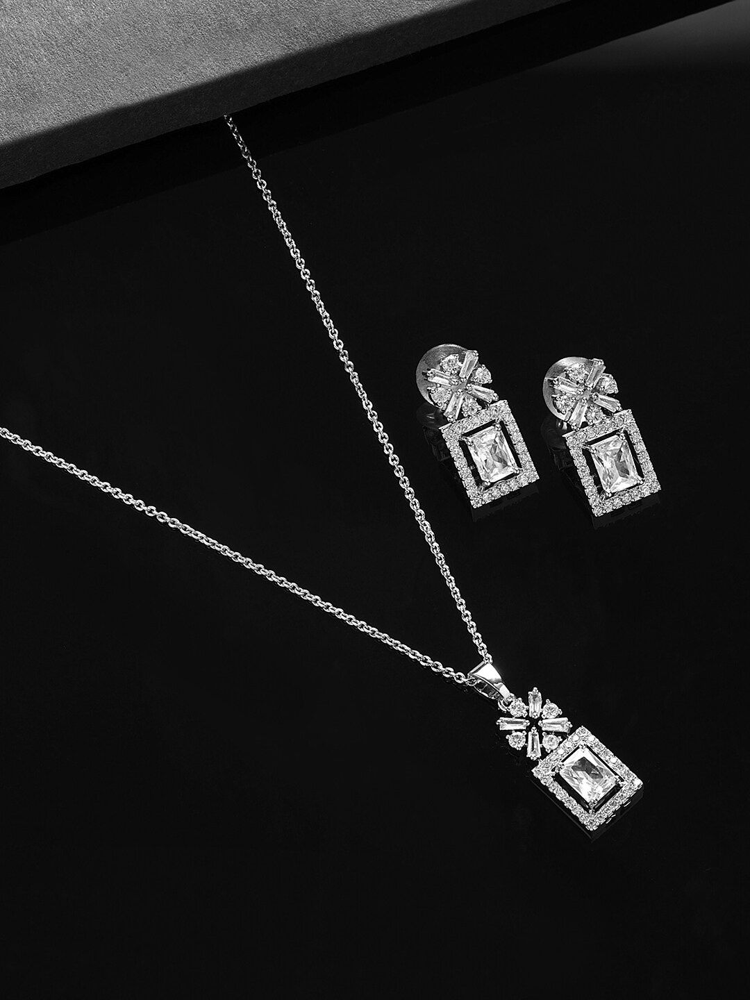 

DressBerry Silver-Plated Minimalistic Zircon Diamond Jewellery Set