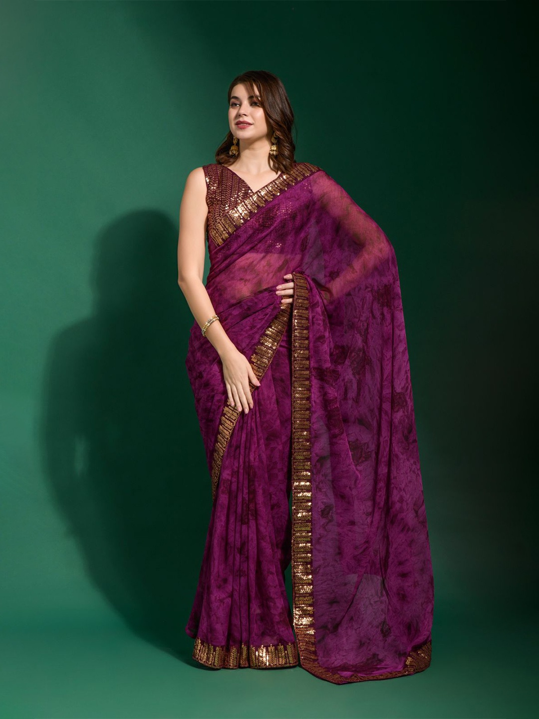 

VEERAX Tie and Dye Sequinned Pure Georgette Saree, Purple
