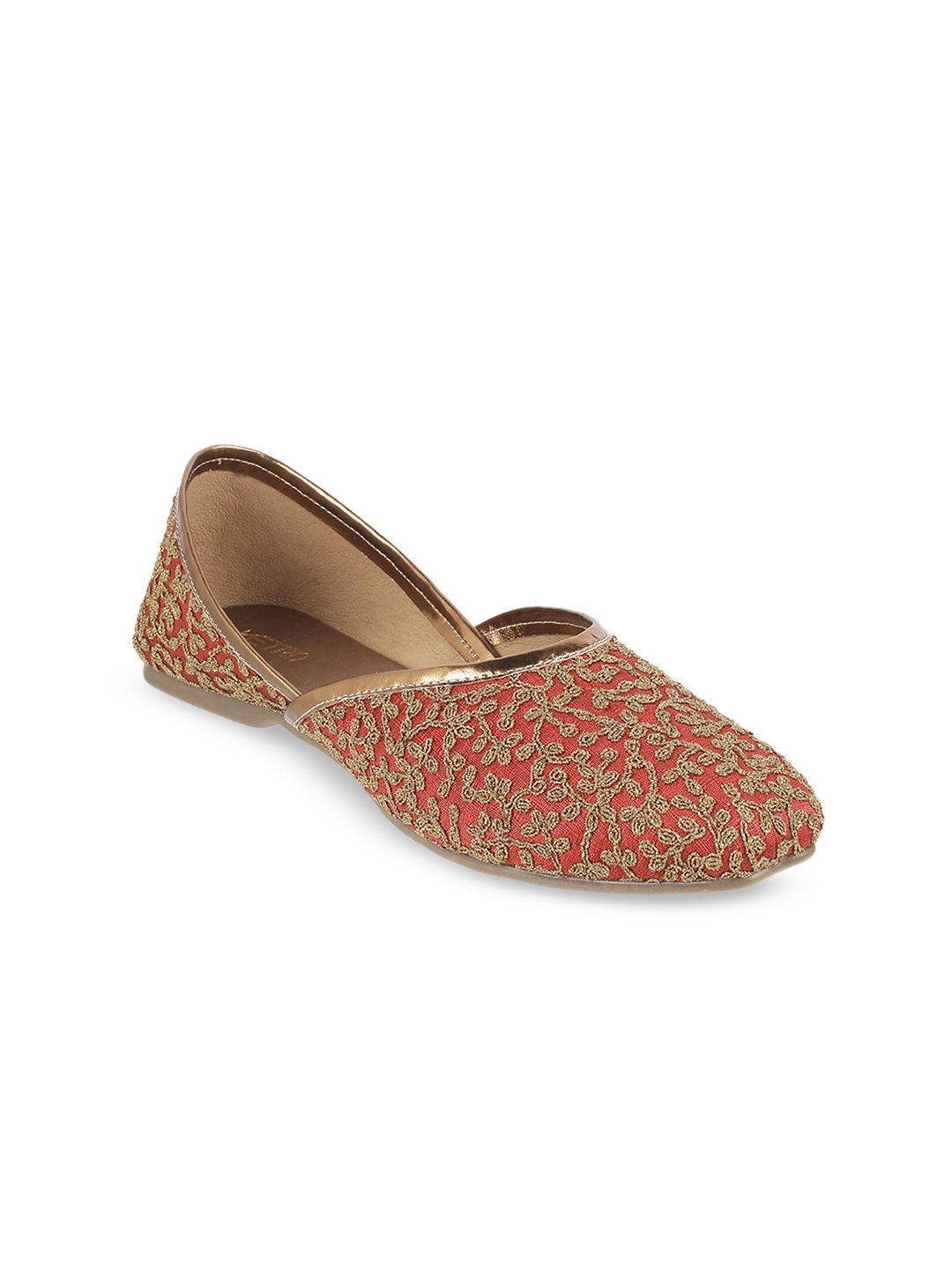 

Metro Embroidered Ethnic Mojaris, Maroon