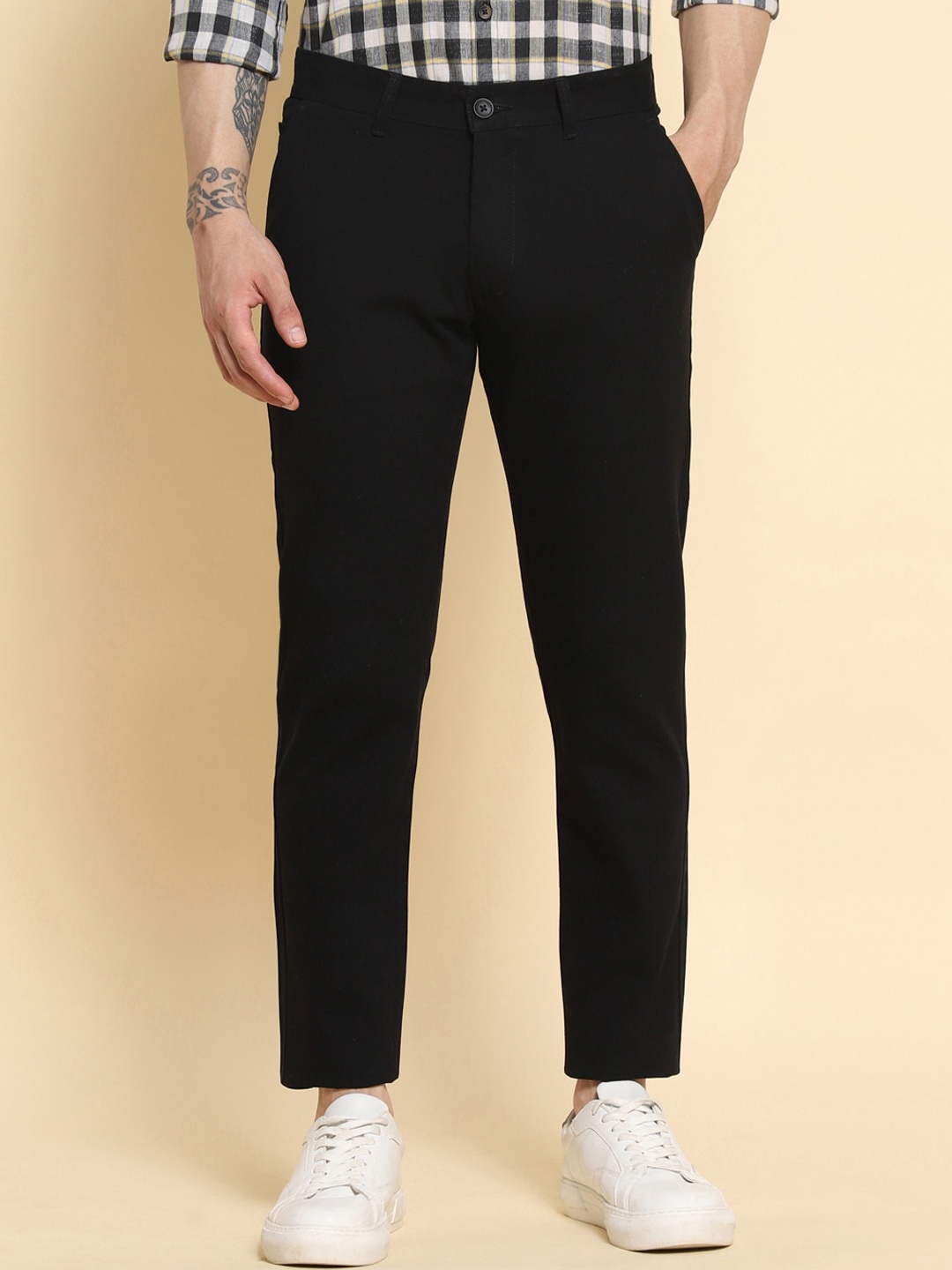 

Dennis Lingo Men Comfort Mid Rise Plain Pure Cotton Slim Fit Chinos Trousers, Black
