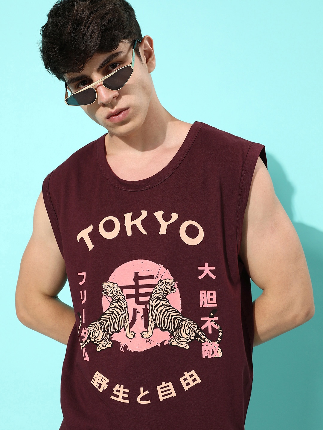 

Difference of Opinion Men Maroon & Beige Printed Pure Cotton Oversize T-shirt