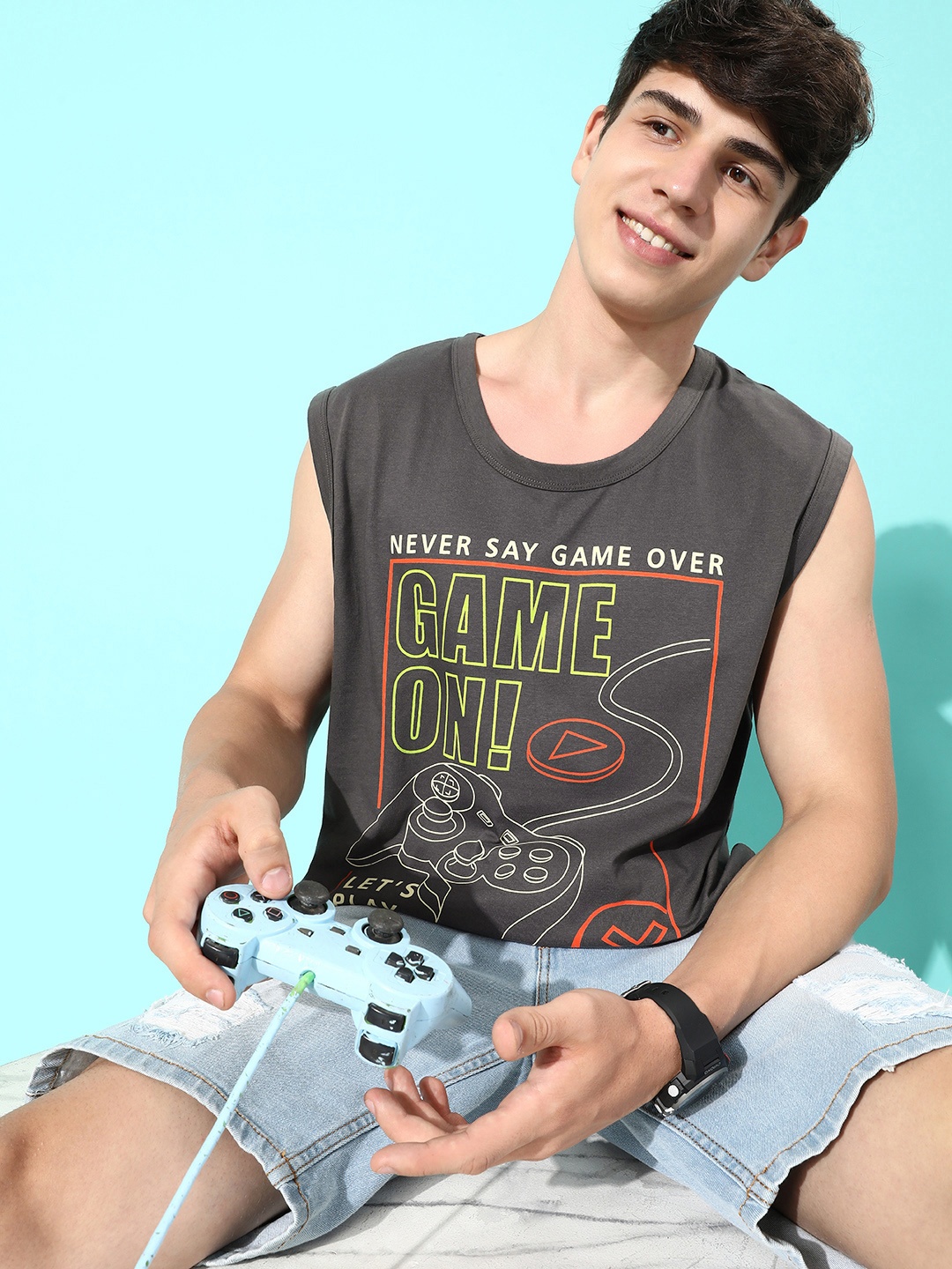 

Difference of Opinion Men Grey & Off White Printed Oversize T-shirt