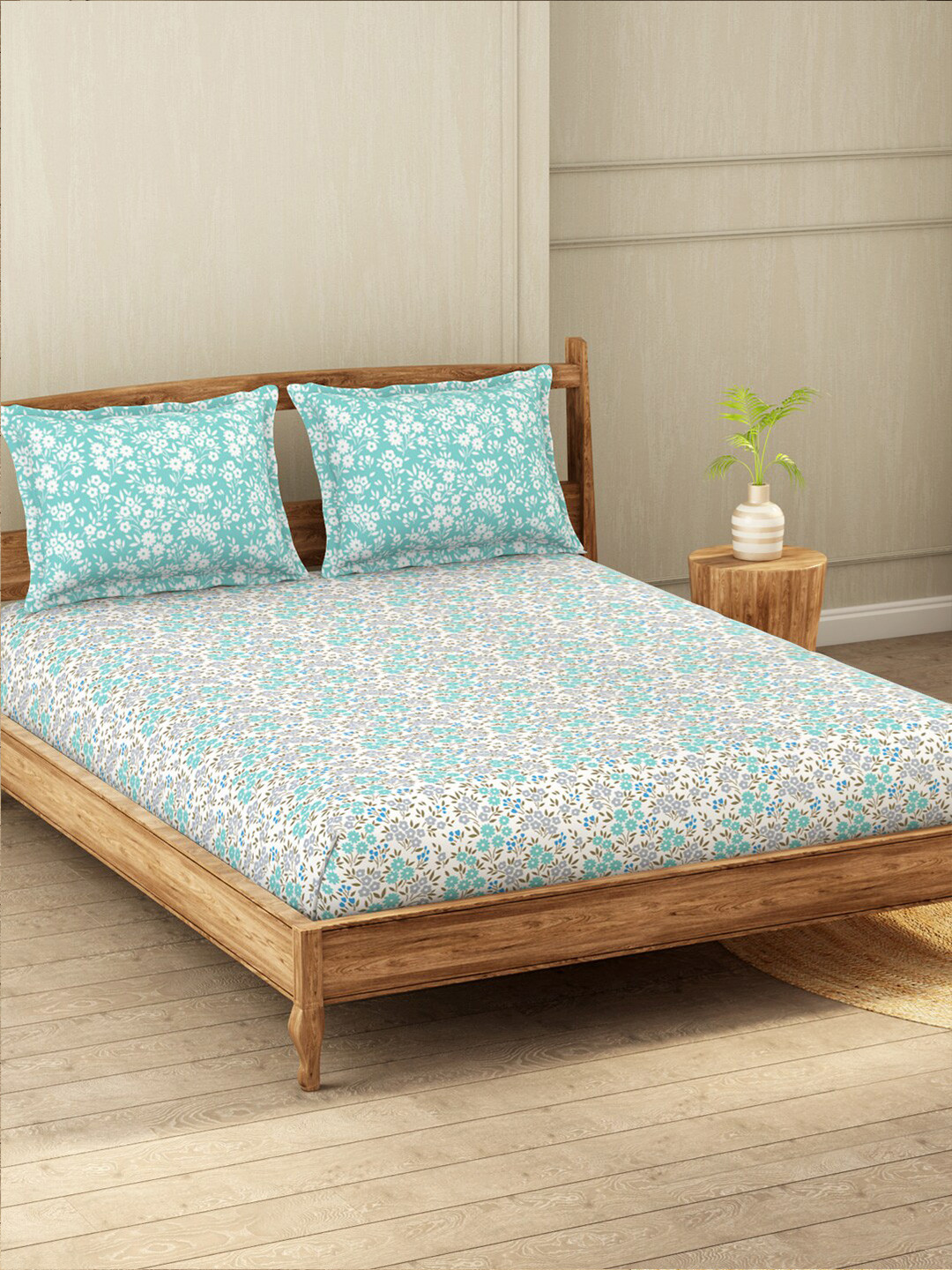 

Welspun Blue & White Floral 200 TC Queen Bedsheet with 2 Pillow Covers