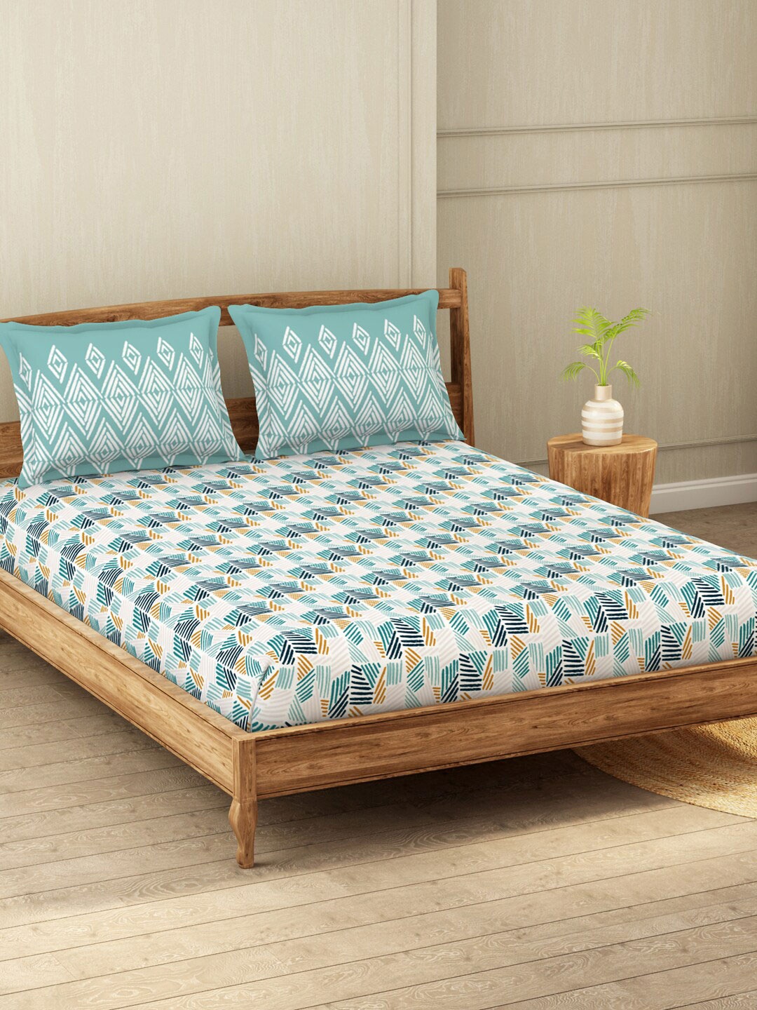 

Welspun Green & White Geometric 200 TC Queen Bedsheet with 2 Pillow Covers