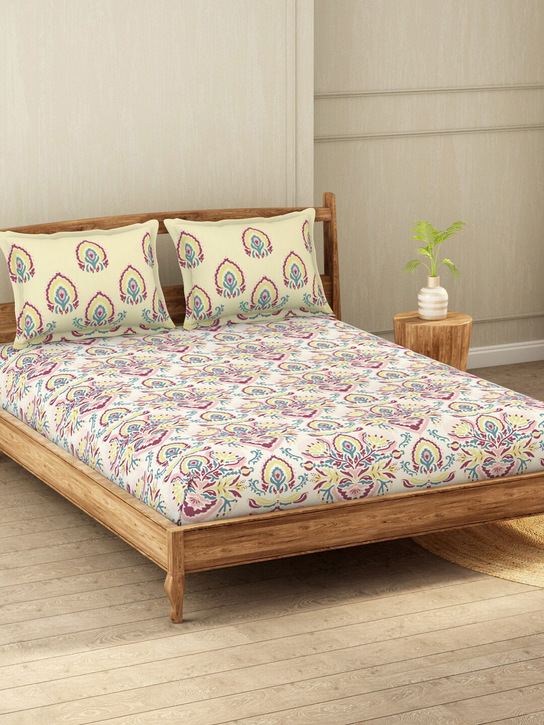 

Welspun Off White & Yellow Ethnic Motifs 200 TC Queen Bedsheet with 2 Pillow Covers