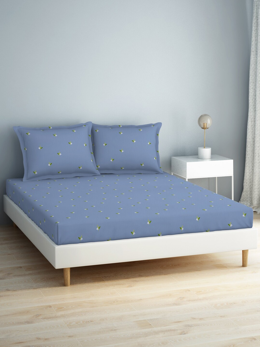 

SPACES Ditsy Print Blue & White Printed 140 TC Cotton Queen Bedsheet & 2 Pillow Covers