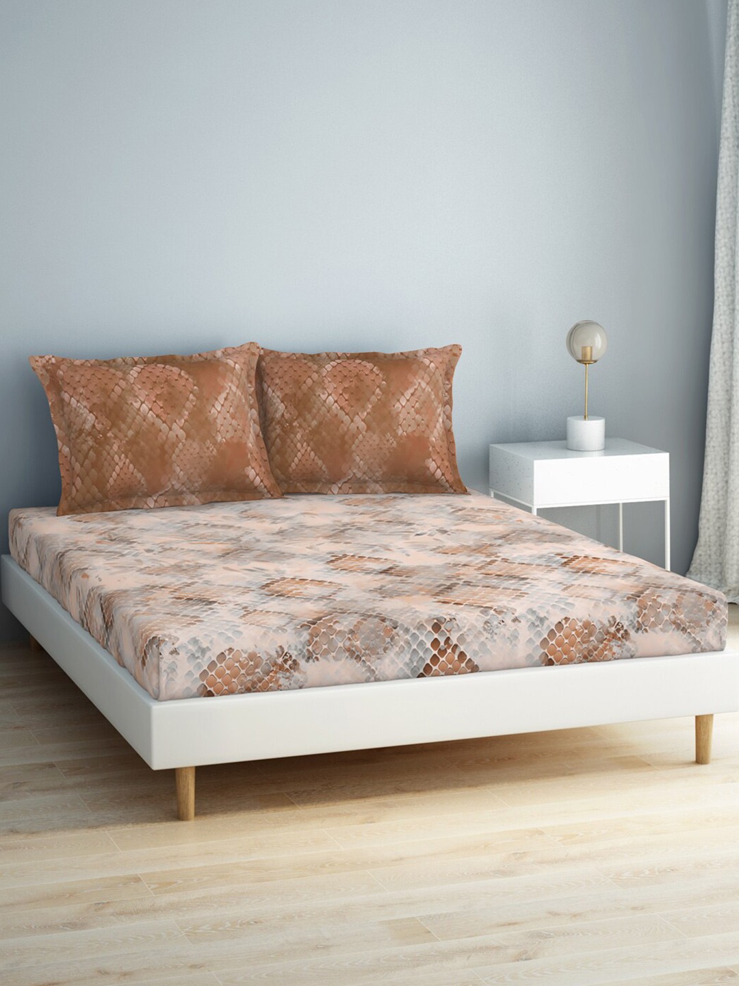 

SPACES Patterna Brown & Grey Geometric 140 TC Cotton Queen Bedsheet & 2 Pillow Covers