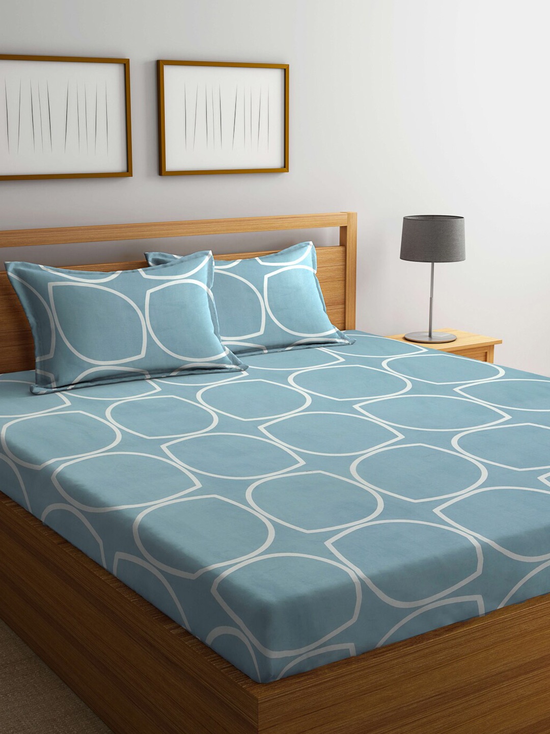 

KLOTTHE Blue & White Geometric Printed 300 TC Double King Bedsheet with 2 Pillow Covers