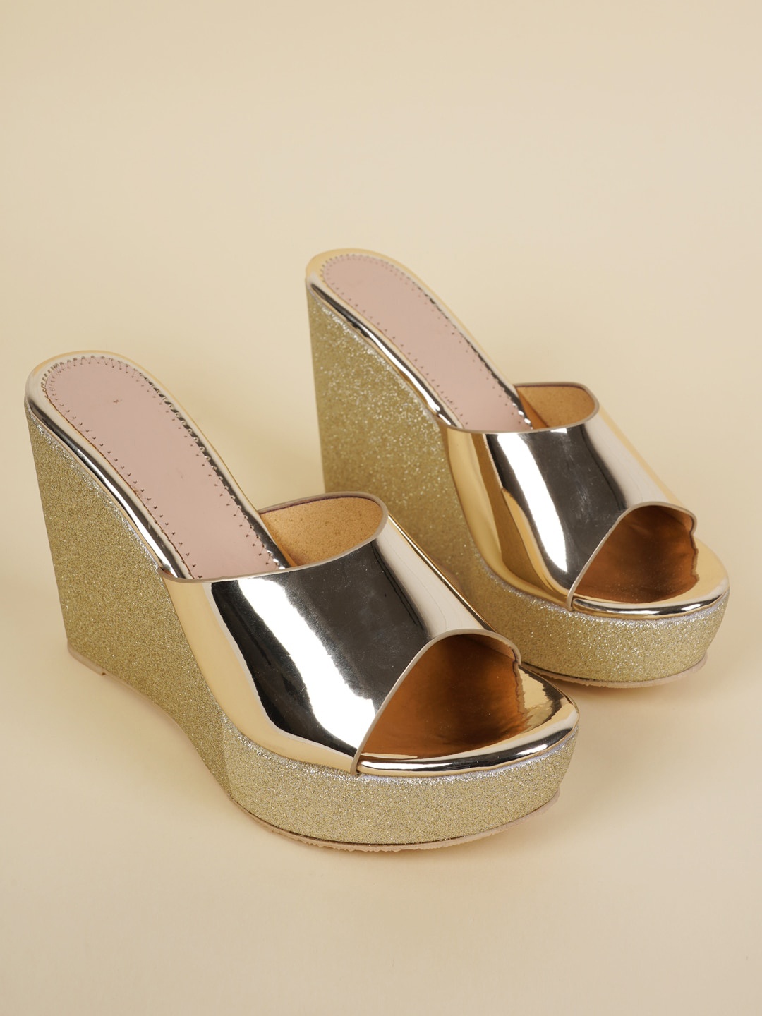 

Walkfree Open One Toe Wedges, Gold