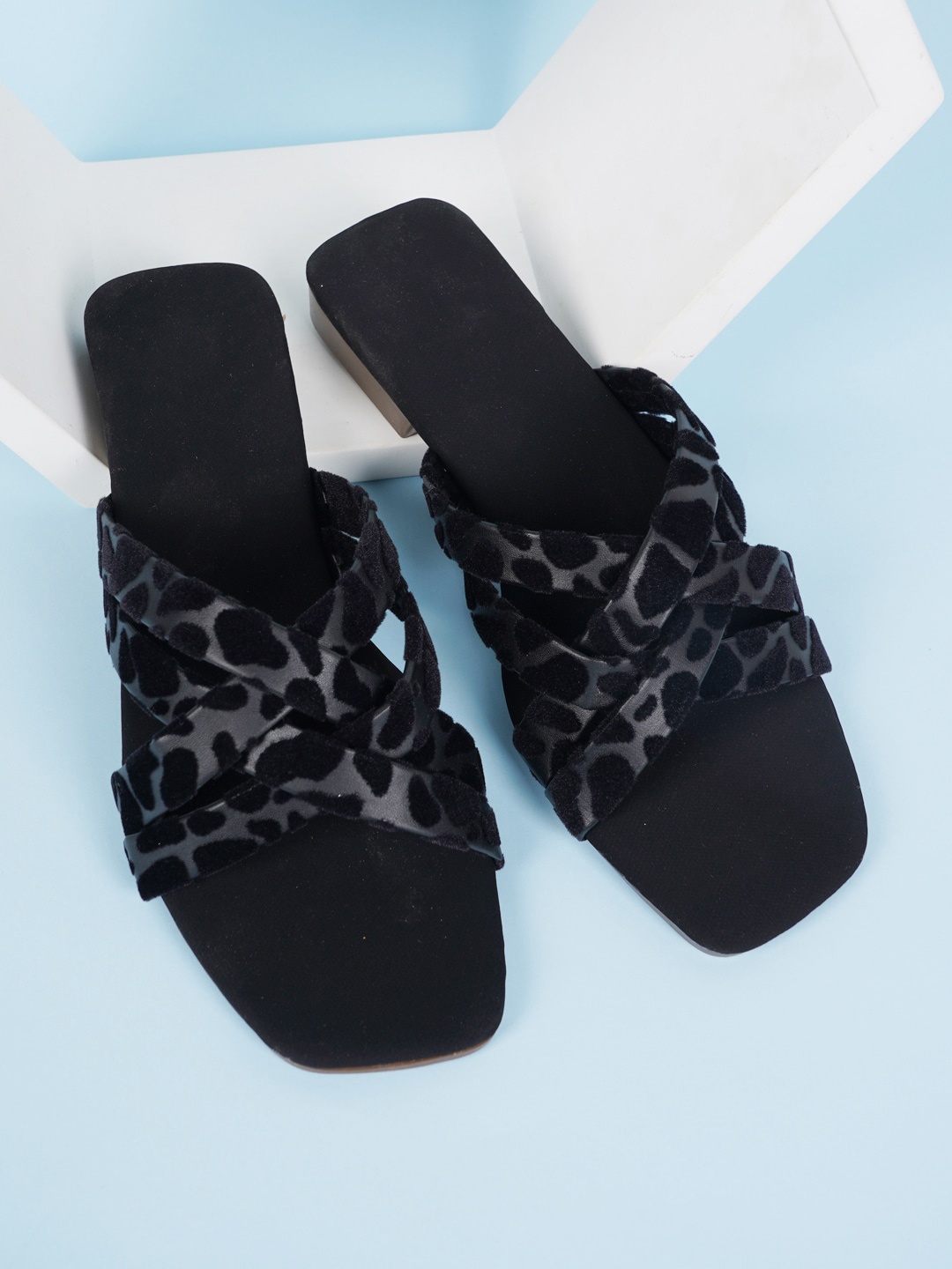

Walkfree Printed Open Toe Flats, Black