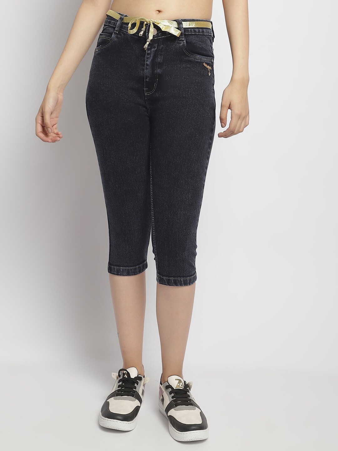 

ELLIS Women Skinny Fit Mid-Rise Capris, Black