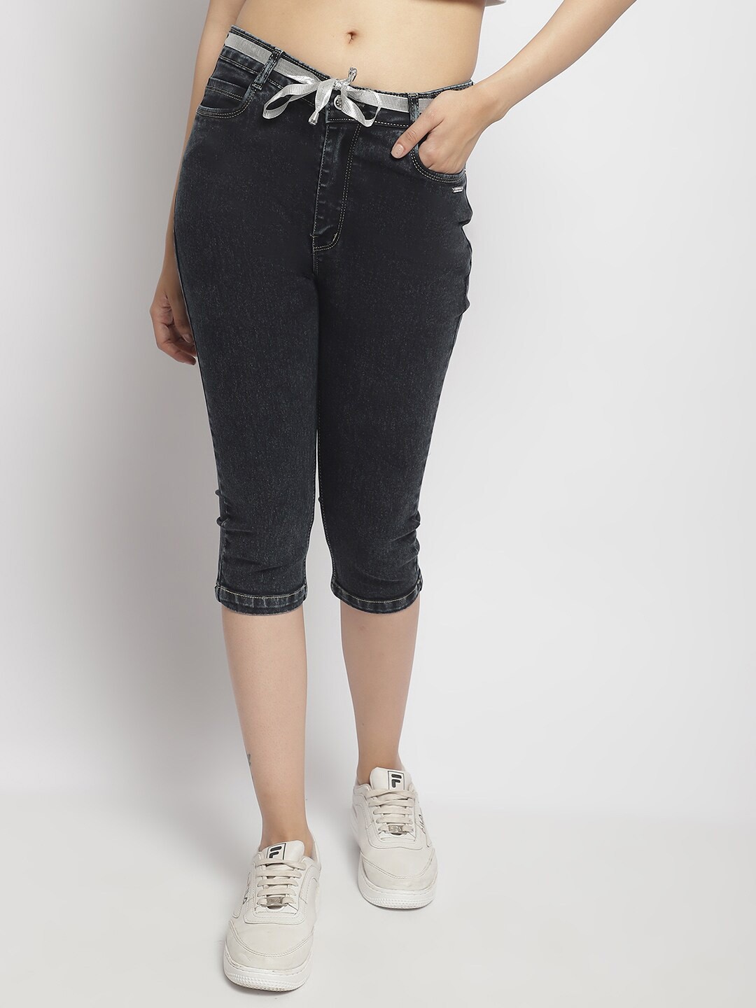 

ELLIS Women Skinny Fit Mid-Rise Capris, Black