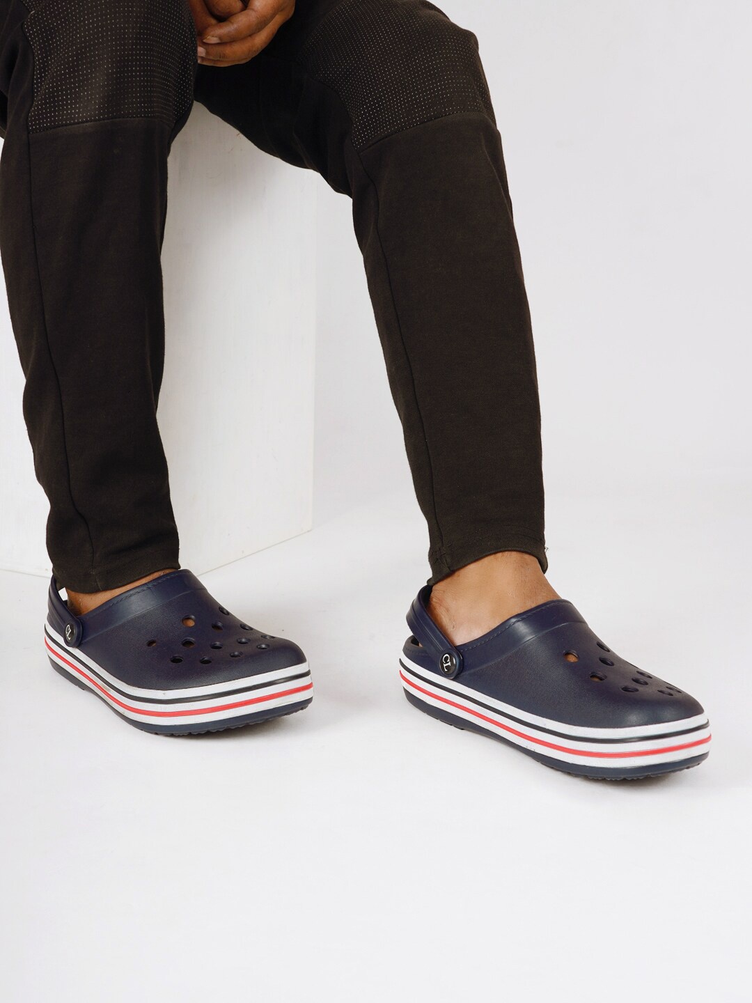 

Carlton London Men Striped Clogs, Navy blue